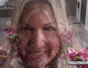 content/monster_facial_and_swallow_in_the_trailer/4.jpg